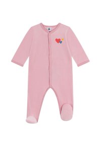 Rosa Babystrampler aus weichem Material, mit langen Ärmeln, Druckknöpfen und Herzdesigns in Rot, Gelb und Blau auf der Brust.