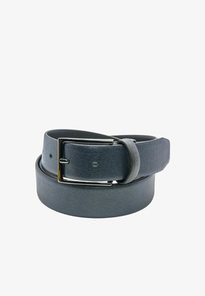 Cintura in pelle grigia con finitura texturizzata, dotata di fibbia in metallo e chiusura a linguetta. Bordi lisci e design minimalista.