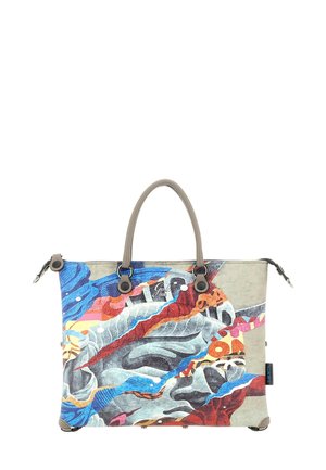 Borsa in tessuto con design astratto multicolore, accenti grigi, due manici corti e hardware argentato. Presenta modelli e texture artistiche.