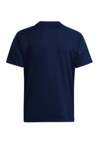 Marineblauses Sportshirt mit kurzen Ärmeln, die einen glatten Körper und strukturierte, gemusterte Akzente an den Schultern aufweist.