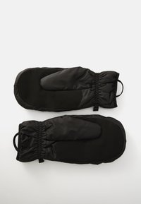 Une paire de mitaines noires isolées avec des bandes élastiques aux poignets et des boucles en tissu, posées à plat sur un fond blanc.