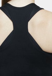 Top nero senza maniche con scollatura rotonda e design racerback, realizzato in tessuto morbido e elasticizzato con cuciture piatte per il massimo comfort.