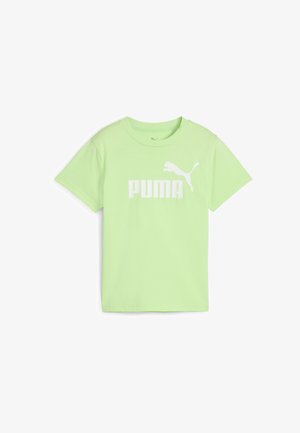 T-shirt verde chiaro realizzato in cotone morbido. Presenta un logo bianco "PUMA" e una grafica di un puma che salta sul davanti. Maniche corte, scollatura a girocollo.