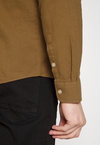 Only & Sons ONSLUCA LIFE SOLID - Camisa - kangaroo