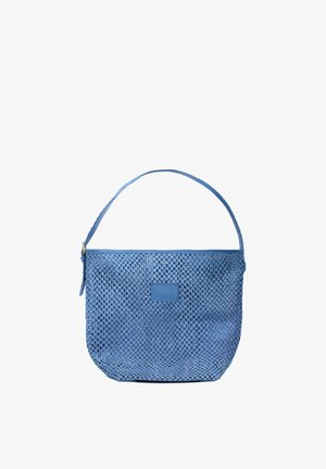 Borsa a tracolla blu intrecciata con una singola tracolla e dettaglio rettangolare sulla parte anteriore, mostrata su sfondo bianco.