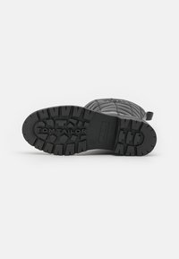 TOM TAILOR Botas con plataforma - black