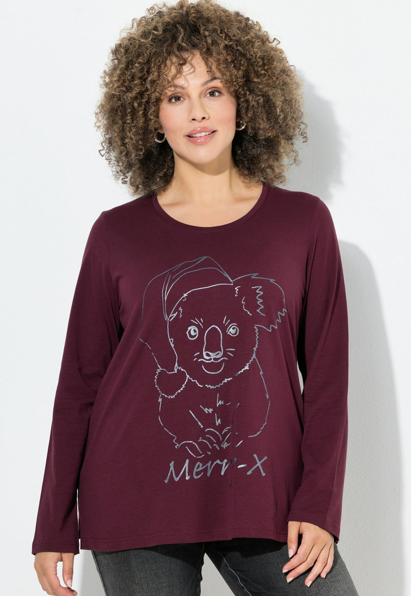 Bordeaux shirt met lange mouwen met een zilveren omtrek van een koala met een Santa-hat, met daaronder "Merry-X" gedrukt. Casual fit.