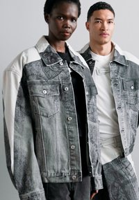 Feng Chen Wang DECONSTRUCTION OVERSIZED JACKET UNISEX - Τζιν μπουφάν - black/grey
