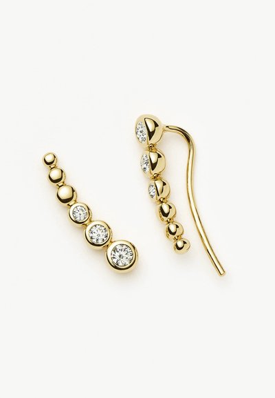 Brincos de ouro com um design linear, apresentando três pedras claras graduadas e acentos redondos em ouro, exibindo uma estética moderna e elegante.
