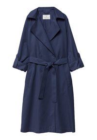 Marineblauwe trenchcoat gemaakt van gladde stof, met een dubbelgebrepen ontwerp, brede kraag, taillerem met riem en opgerolde manchetten.