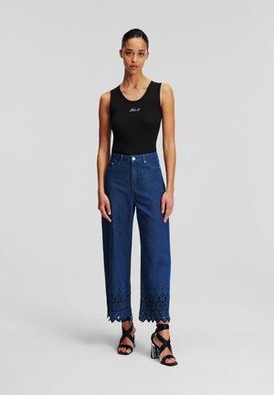 EMBROIDERED CULOTTE - Platėjantys džinsai - mid blue