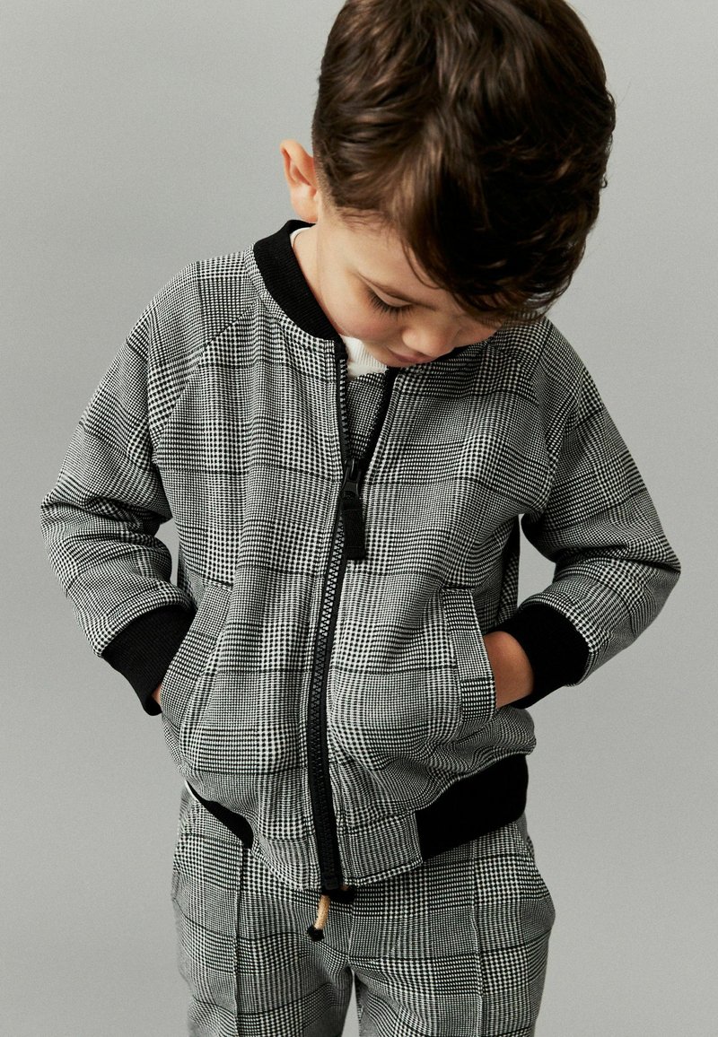 Next - 3 PIECE CHECK AND JOGGER SET - Camiseta estampada - grey black, Ampliar