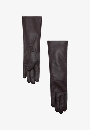 Guantes de cuero marrón con un diseño largo y un acento fruncido en la muñeca, ajuste elegante y cobertura de cinco dedos. Textura suave.