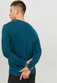 Jack & Jones JJEEMIL CREW NECK - Džemperis - sailor blue