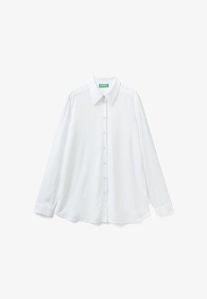 Weißes Langarmhemd aus glattem Stoff, mit klassischem Kragen, durchgehender Knopfleiste und entspannter Passform mit abgerundetem Saum.