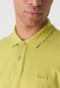 BOSS Polokošeľa - open green