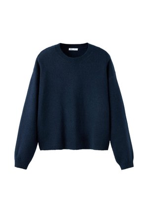 Dunkelblauer Strickpullover mit langen Ärmeln, gerippten Bündchen, Saum und Rundhalsausschnitt, auf weißem Hintergrund dargestellt.