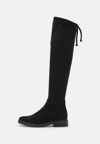 Botas negras de ante hasta la rodilla con punta redonda, tacón plano y detalle de lazo ajustable en la parte superior. Textura suave con una silueta ajustada.
