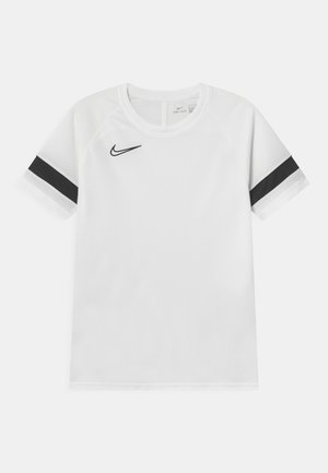 Vit Dri-FIT t-shirt med korta raglanärmar. Har svarta accentlinjer på ärmarna och en liten Nike-logotyp på bröstet.