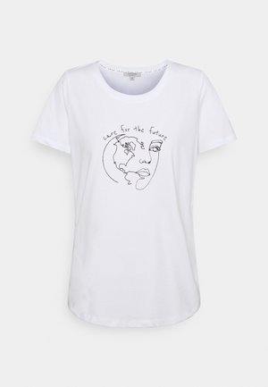 Wit T-shirt met korte mouwen met een zwarte lijntekening die een gezicht en de aarde combineert, en de tekst "care for the future" boven het ontwerp.