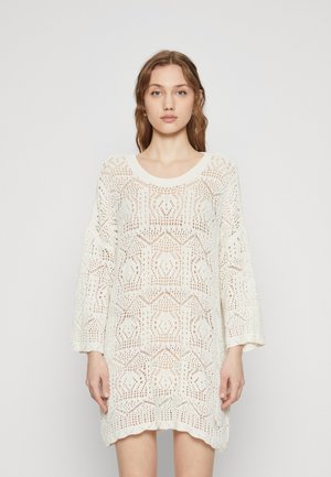 ONLY ONLBEACHIE LIFE LOOSE O NECK  - Vestido de punto - cloud dancer