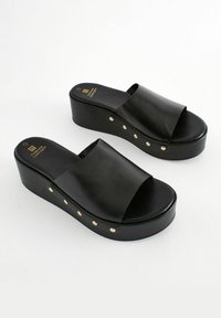 Next FOREVER COMFORT STUDDED REGULAR FIT - Matalakantaiset pistokkaat - black