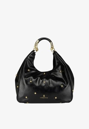 Borsa a mano in pelle nera con dettagli in borchie d'oro e manico curvo nero e oro, con il nome del marchio L'Atelier du Sac.