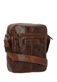Borsa messenger in pelle marrone con forma rettangolare, chiusura con zip, tasca frontale, tracolla regolabile e dettaglio del logo impresso.