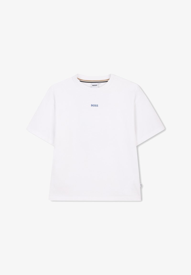 T-shirt blanc à manches courtes et col rond avec le logo "BOSS" centré sur la poitrine et une petite étiquette sur l'ourlet côté gauche.