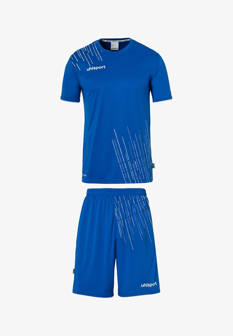 Blauw sportuniform bestaande uit een shirt met korte mouwen en een korte broek. Shirt heeft diagonale witte strepen; logo op de linkerkant van de borst en op de korte broek.