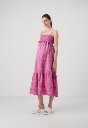 OLMMILEY STRAP SMOCK MIDI DRESS - Freizeitkleid - fuchsia purple