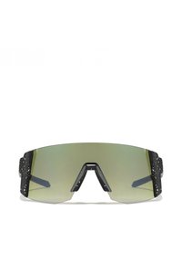 Akiniai nuo saulės su dideliais, žaliai atspindinčiais lęšiais ir juodu rėmeliu, kuriame yra taškuotas raštas. Dizainas turi išskirtinį išpjovą centre.