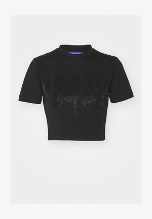 Juoda supjaustyta marškinė su aukštu apykakle ir trumpomis rankovėmis, pasižyminti perforuotu dizainu, kuriame blizgiu rašmeniu išrašyta "HEAVY".