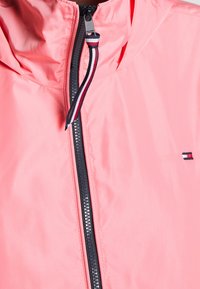 Tommy Hilfiger Lehká bunda - light pink