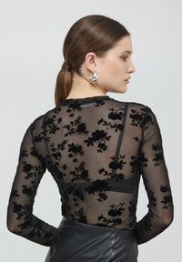 Terranova CON MOTIVO FLOREALE - Maglietta a manica lunga - nero