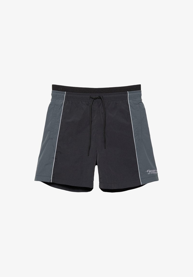 Short de bain homme noir et gris foncé avec poches latérales, taille réglable avec cordon et petit logo sur la jambe droite en bas.