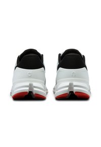 On CLOUDFLYER 4  - Laufschuh Straße - glacier   white