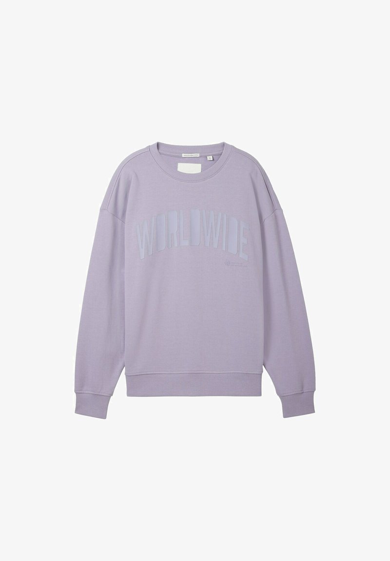 Sweatshirt à col rond lavande avec poignets et ourlet côtelés, portant le mot "WORLDWIDE" embossé sur la poitrine.