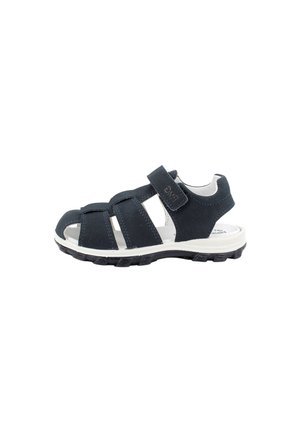 Sandalo da bambino nero con punta chiusa, tre cinturini e suola bianca, con cinturino in velcro alla caviglia per una calzata regolabile.