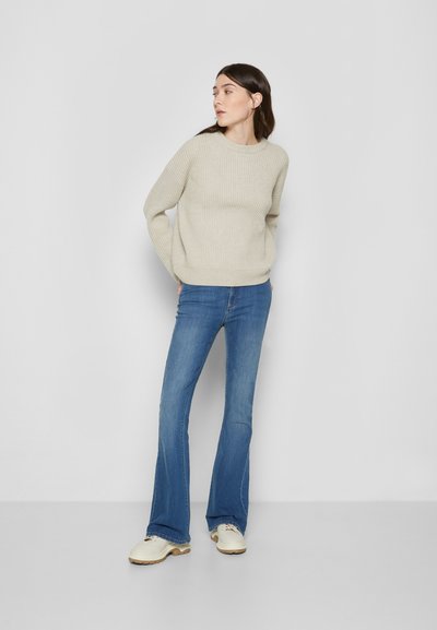 Tomorrow ALBERT FLARE - Calças de ganga bootcut - florence