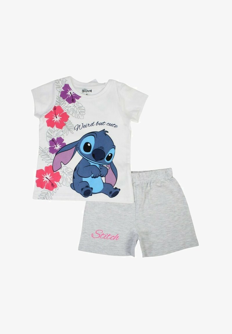Tenue pour enfants comprenant un T-shirt blanc avec un motif de personnage bleu et des accents floraux, assorti à un short gris affichant le mot « Stitch ».