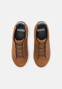 BOSS Kidswear TRAINERS UNISEX - Belebújós cipők - cookie