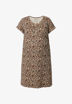 Leopardmønstret kjole med korte ærmer i blødt stof, der har en rund halsudskæring og en afslappet pasform. Bemærkelsesværdigt sort, brunt og beige mønster over det hele.