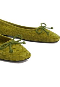 Green suede ballet flats with woven texture and a pointed toe. Features a bow with decorative knot at the front. Flat sole design.