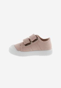 Zapatilla de deporte para toddler en color rosa con dos correas ajustables de gancho y bucle y suela y puntera de goma blanca, sobre un fondo blanco.