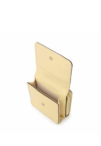 Miriade LUCILLA - Punge - giallo