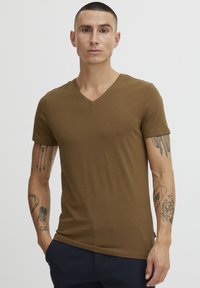Casual Friday CFLINCOLN - Paprasti marškinėliai - coffee liqueúr