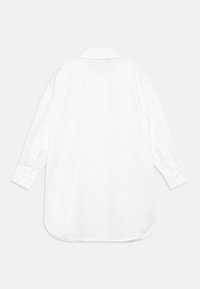 White long-sleeve shirt with a classic collar, buttoned cuffs, and a straight hem. Made of smooth fabric with a soft texture.
