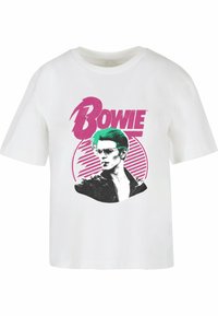 Weißes Baumwoll-T-Shirt mit einem grafischen Druck einer Figur mit grünen Haaren und Brille, umgeben von pinkem Text "Bowie" und radialen Linien.