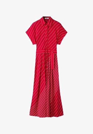 Rotes Kleid mit kurzen Ärmeln, vorne zum Knöpfen, tailliert mit Gürtel, und weißen diagonalen Streifen. Bodenlang mit plissiertem Rockdetail.